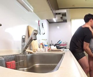 Địt người khác khi bạn gái ko ở nhà